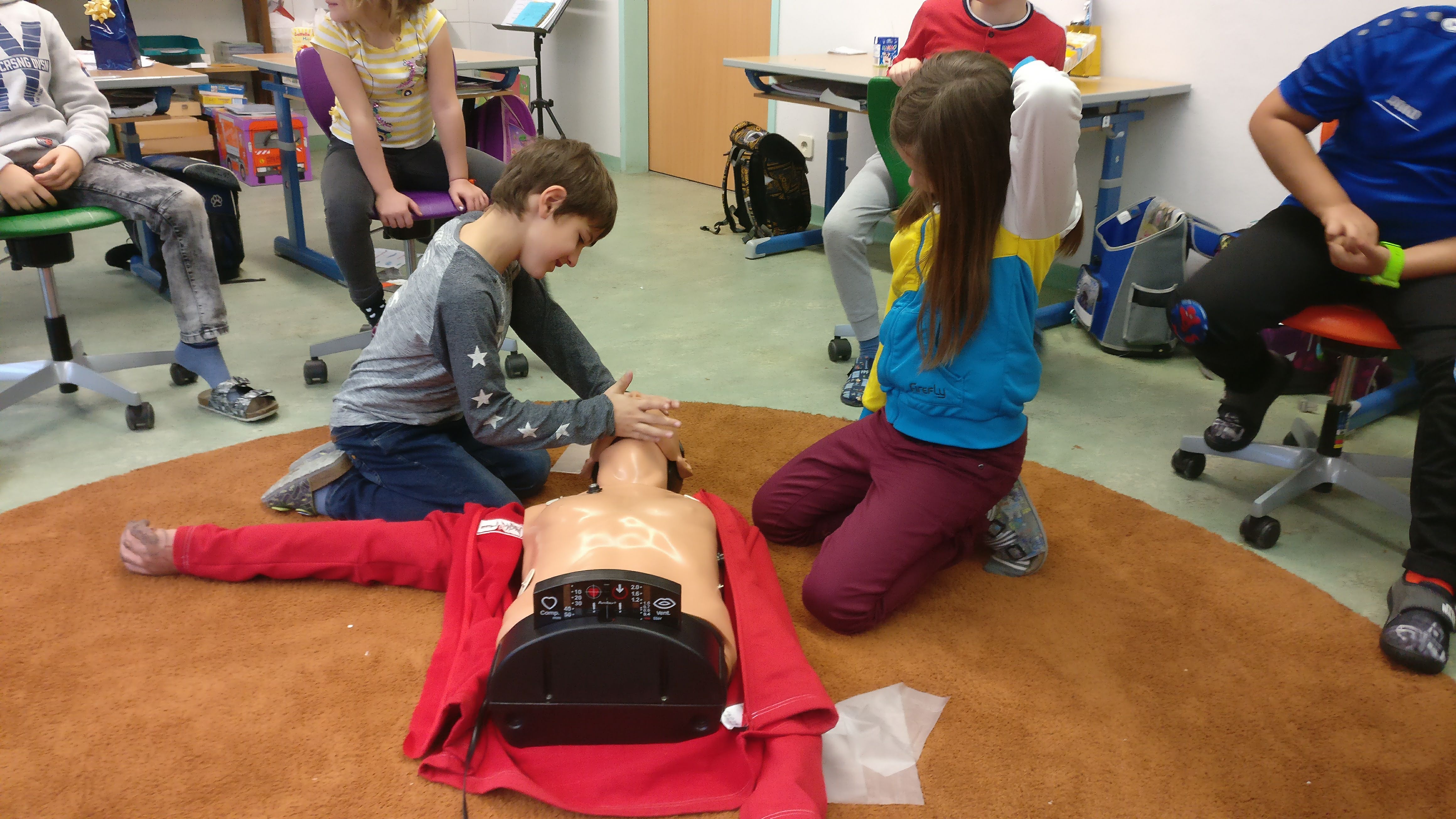 Kinder bei der Ersten Hilfe