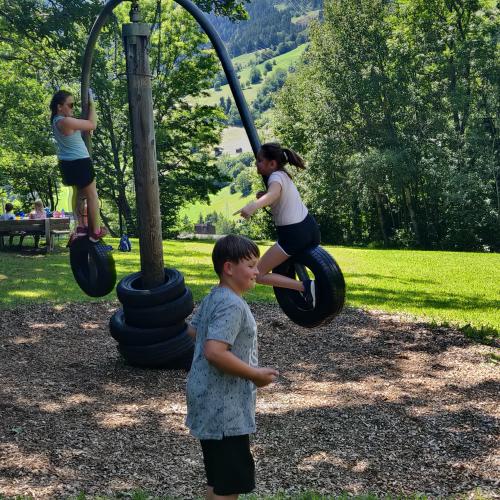 Spiel und Spaß am Spielplatz