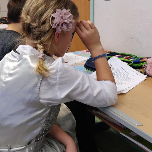 Verkleidete Kinder 3. und 4. Schulstufe