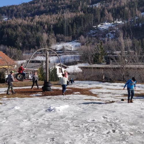 Der Spielplatz funktioniert auch bei Schnee :)
