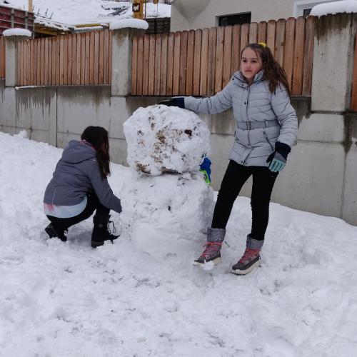 Spaß beim Schneemann bauen