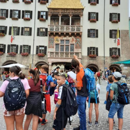 © av Vor dem Goldenen Dachl ... leicht abgelenkt