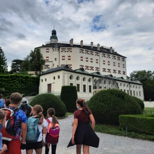 © av Schloss Ambras wir kommen ...