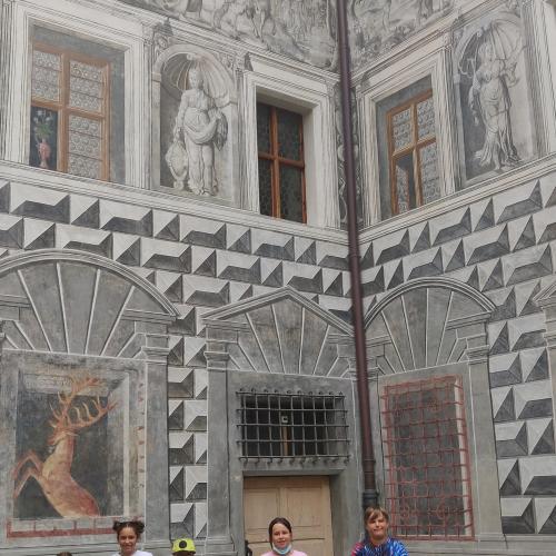 © av Im Innenhof von Schloss Ambras 3