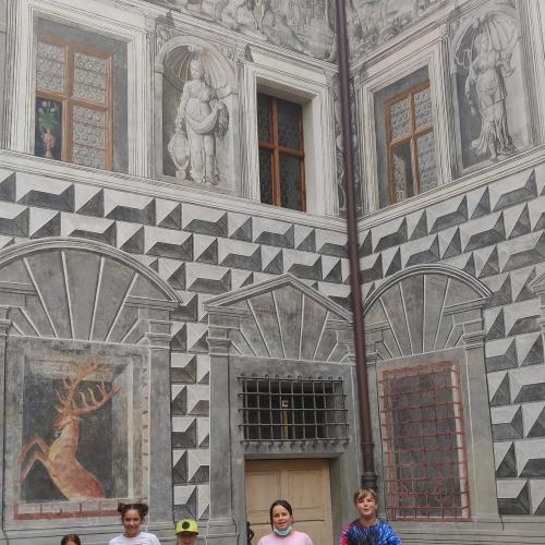 © av Im Innenhof von Schloss Ambras 4