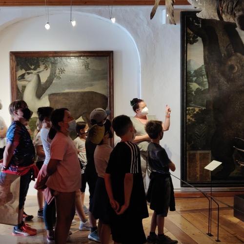 © av Im Kuriositätenkabinett von Schloss Ambras