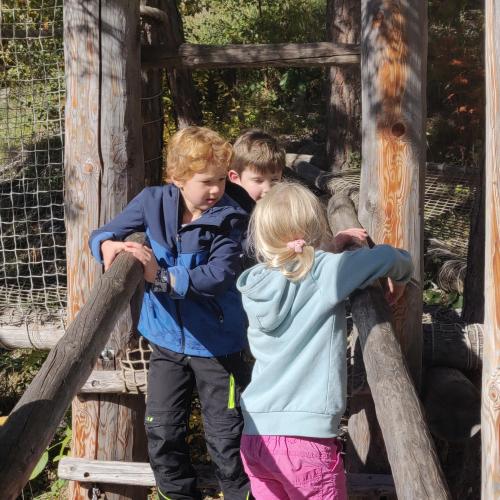 © av Am Spielplatz 9