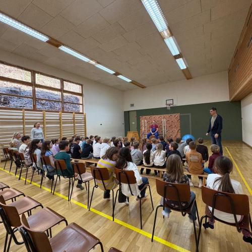 Kinder an der Mittelschule