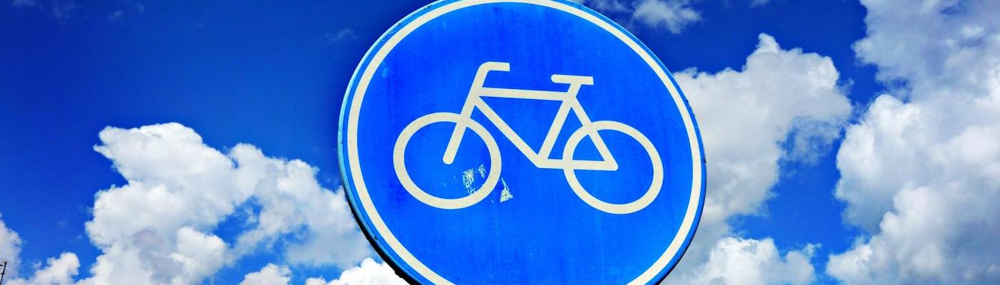 © Bild von <a href="https://pixabay.com/de/users/mabelamber-1377835/?utm_source=link-attribution&utm_medium=referral&utm_campaign=image&utm_content=1568210">👀 Mabel Amber, who will one day</a> auf <a href="https://pixabay.com/de//?utm_source=link-attributi Fahrrad Verkehszeichen