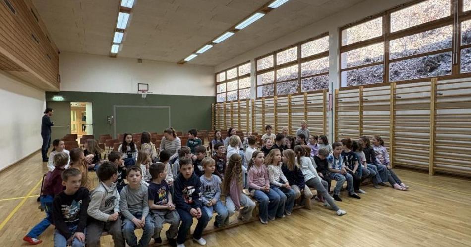 Besuch der Organisation Helfen mit Herz an der Mittelschule